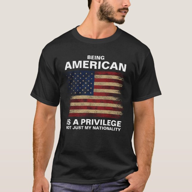 Amerikaner zu sein ist ein Privileg (personalisier T-Shirt (Vorderseite)