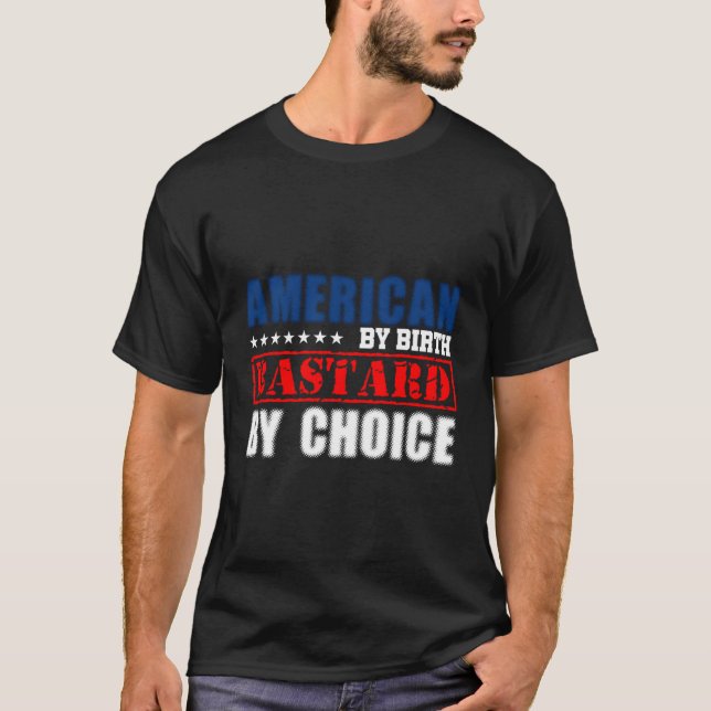 Amerikanerin von Birth Bastard von Choice Funny Me T-Shirt (Vorderseite)