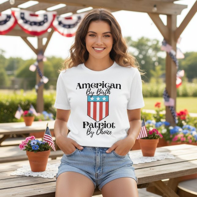 Amerikanerin von Geburt Patriot nach Wahl T-Shirt (American By Birth Patriot By Choice T-Shirt)