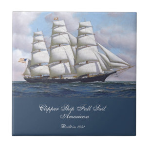 Amerikanische Clipper-Segel unter Wolken Fliese