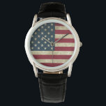 Amerikanische Flagge Armbanduhr<br><div class="desc">Stil: Die Crown Protector Armbanduhr ist mit einem schwarzen Lederriemen und einer auffälligen Schutzkappe ausgestattet. Die Crown Protector Watch wurde speziell für den modernen Menschen entwickelt. Perfekt für einen sportlichen und robusten Look, personalisieren Sie diese Uhr mit Designs und Text für ein einzigartiges und robustes Uhrwerk! Armbanduhr-Material für Männer: Gesichtshaut:...</div>