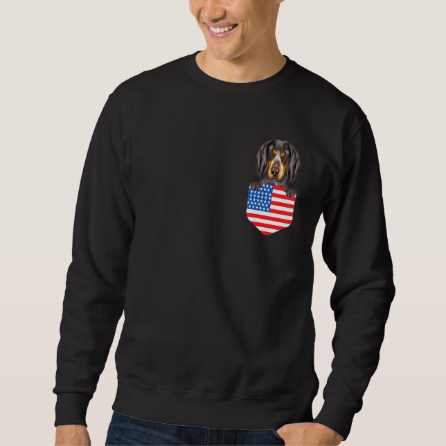 Amerikanische Flagge Bluetick Hund in Pocket Sweatshirt (Vorderseite)