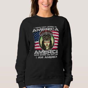 Amerikanische Flagge, die von den Einheimischen mi Sweatshirt