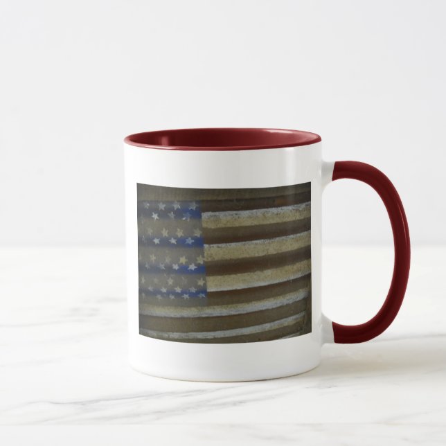AMERIKANISCHE FLAGGE GEMALT AUF ROSTIGEM ZINN TASSE (Rechts)