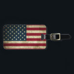 Amerikanische Flagge Gepäckanhänger<br><div class="desc">American Flag Herausheben Sie sich mit einem Gepäckanhänger von Zazzle im Gepäckwagen ab! Dieses Gepäckanhänger ist nicht größer als eine Visitenkarte und besteht aus 100% Acryl. Es ist bereit, sich den Reiseanforderungen eines jeden Straßenkriegers oder Abenteurers zu stellen. Ihr Gepäckanhänger wird mit dem AcryliPrint®HD-Druckverfahren hergestellt und zeigt Designs, Texte und...</div>