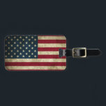 Amerikanische Flagge Gepäckanhänger<br><div class="desc">American Flag Herausheben Sie sich mit einem Gepäckanhänger von Zazzle im Gepäckwagen ab! Dieses Gepäckanhänger ist nicht größer als eine Visitenkarte und besteht aus 100% Acryl. Es ist bereit, sich den Reiseanforderungen eines jeden Straßenkriegers oder Abenteurers zu stellen. Ihr Gepäckanhänger wird mit dem AcryliPrint®HD-Druckverfahren hergestellt und zeigt Designs, Texte und...</div>