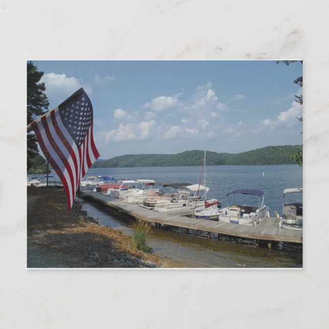 Amerikanische Flagge in Marina am Arrowhad-See Postkarte (Vorderseite)