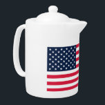 Amerikanische Flagge mit 50 Sternen: US Flagge mit<br><div class="desc">Die 50-Sterne-Flagge, ein mächtiges Symbol der amerikanischen Einheit, hat eine Ursprungsgeschichte, die so einzigartig ist wie die Nation, die sie repräsentiert. Im Jahr 1958 sah sich ein junger Schüler mit dem Namen Bob Heft, der in Lancaster, Ohio, lebte, einer Aufgabe der Geschichtsklasse gegenüber: Eine neue Flagge für die Staaten zu...</div>