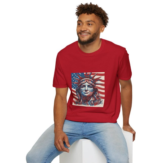 Amerikanische Flagge mit Freiheitsstatue T-Shirt (Von Creator hochgeladen)