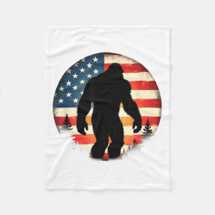 Amerikanische Flagge Retro Bigfoot Sasquatch Wande Fleecedecke