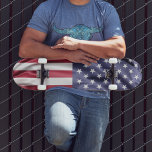 Amerikanische Flagge Skateboard<br><div class="desc">Sterne,  Streifen,  rot,  weiß,  blau,  amerikanisches Flaggenskateboard</div>