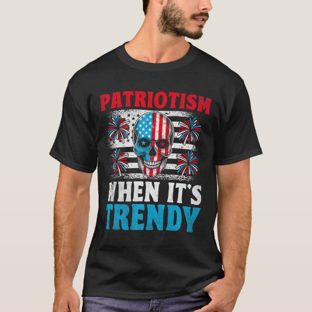 Amerikanische Flagge Skull Patriot Skeletto Unabhä T-Shirt (Vorderseite)