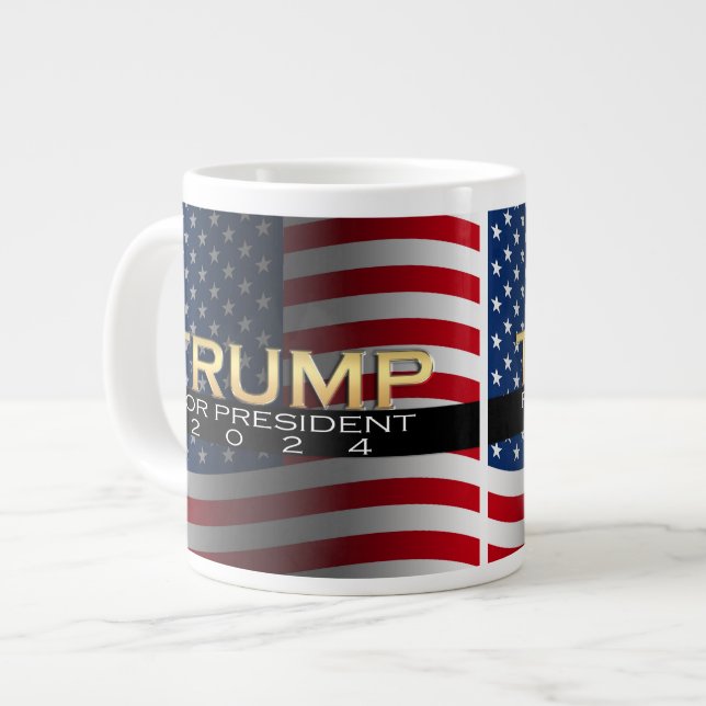 Amerikanische Flagge Trump 2024 Gold Patriotic Jumbo-Tasse (Vorderseite Links)