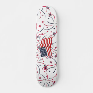 Amerikanische Flagge und Feuerwerke Skateboard
