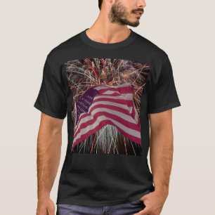 Amerikanische Flagge und Feuerwerke T-Shirt