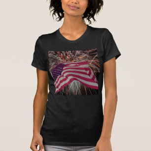 Amerikanische Flagge und Feuerwerke T-Shirt