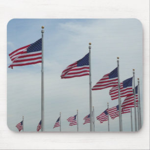 Amerikanische Flaggen am Washington Monument Mousepad