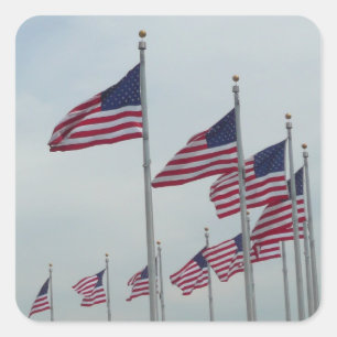 Amerikanische Flaggen am Washington Monument Quadratischer Aufkleber