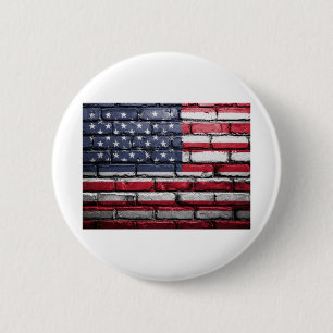 Amerikanische Flaggenmalerei auf einer Ziegelmauer Button