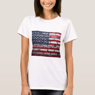 Amerikanische Flaggenmalerei auf einer Ziegelmauer T-Shirt