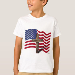 Amerikanische Flaggenwinde und geruchtes Kreuz T-Shirt