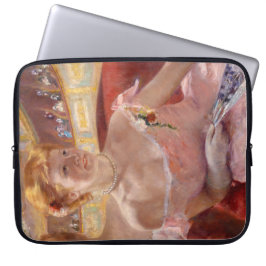 Amerikanische Frau mit Perlenschmuck und rosa Klei Laptopschutzhülle