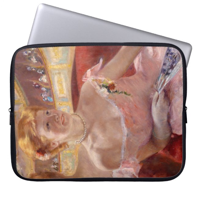 Amerikanische Frau mit Perlenschmuck und rosa Klei Laptopschutzhülle (Vorderseite)