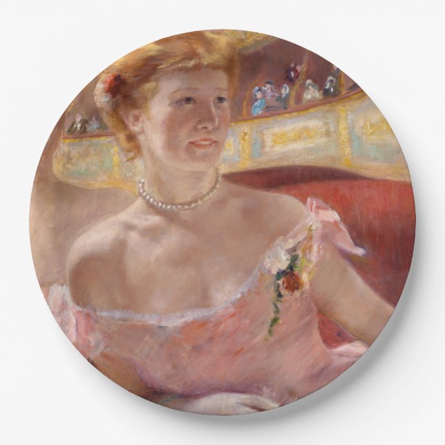 Amerikanische Frau mit Perlenschmuck und rosa Klei Pappteller (Vorderseite)