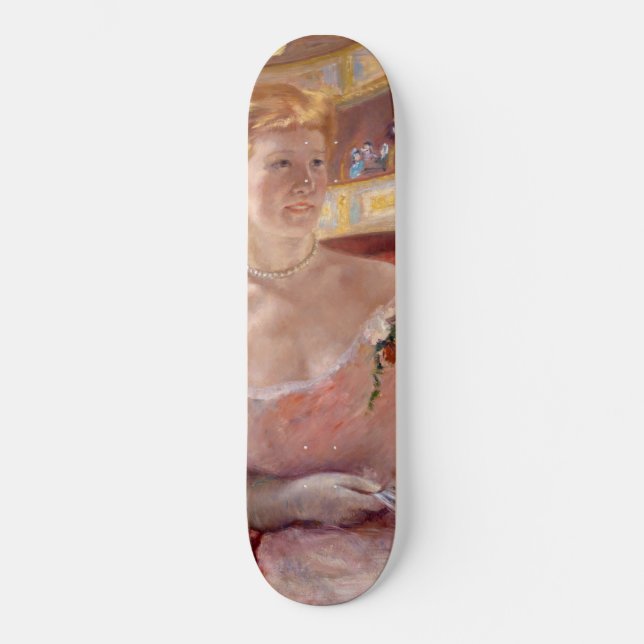 Amerikanische Frau mit Perlenschmuck und rosa Klei Skateboard (Vorderseite)