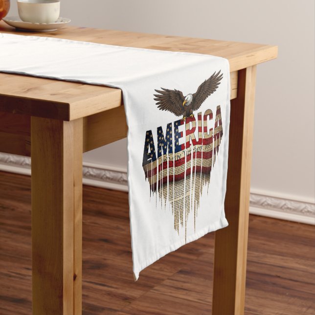 Amerikanische Grunge-Fahne und Adler Mittelgroßer Tischläufer (Beispiel)