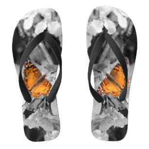 Amerikanische Lady Butterfliegen auf Blossom Flip  Flops