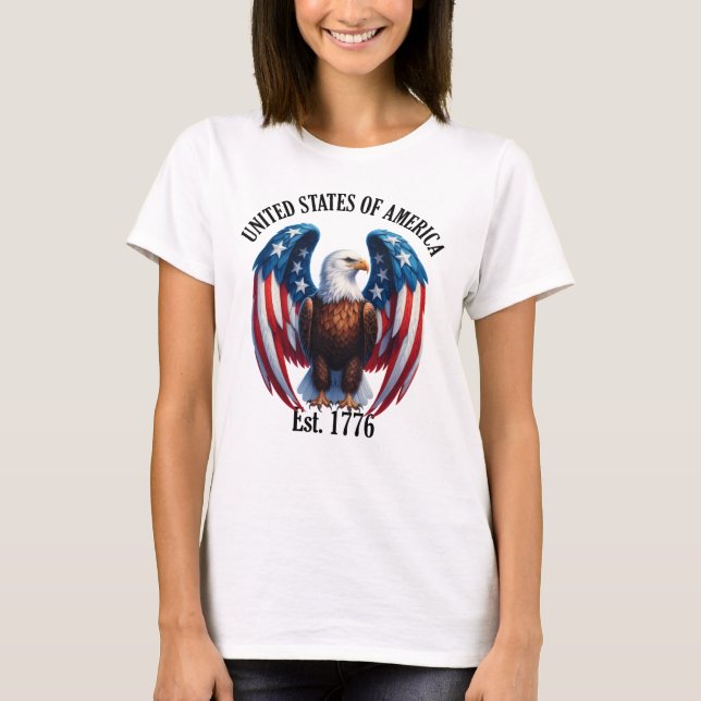 Amerikanischer Adler mit Flaggenflügel im Osten. 1 T-Shirt (Vorderseite)