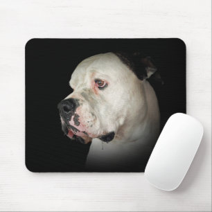 Amerikanischer Bulldog auf schwarz Mousepad