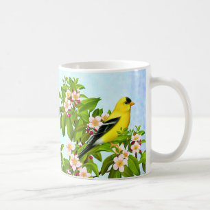 Amerikanischer Goldfinch-Vogel in der Kaffeetasse