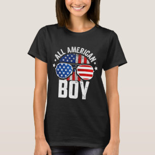 Amerikanischer Junge passend zur Familie am vierte T-Shirt