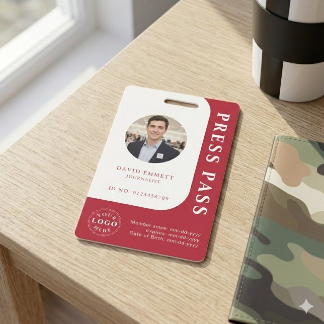 Amerikanischer roter Medienausweis mit Foto und QR Ausweis (American Red Media Pass with Photo and QR Code Badge)