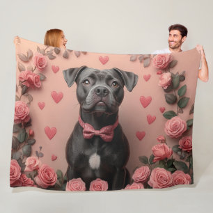 Amerikanischer Staffordshire mit Rosen -Valentinst Fleecedecke