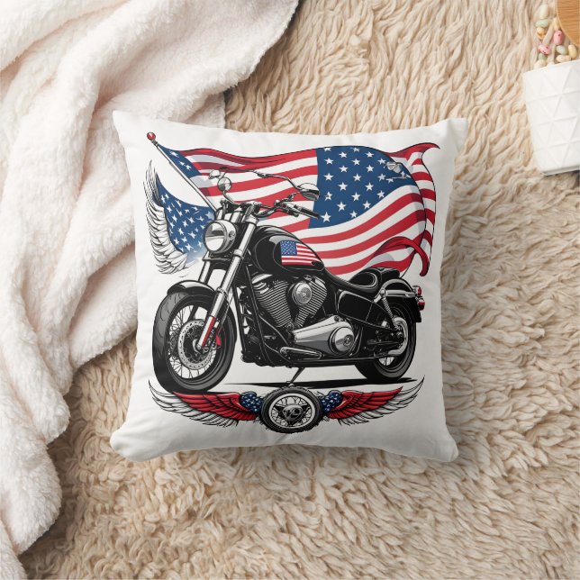Amerikanisches Motorrad mit einer Flagge im Hinter Kissen (Decke)