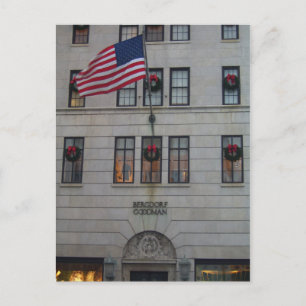 Amerikas Flagge fliegt stolz am NYC in Bergdorf Postkarte