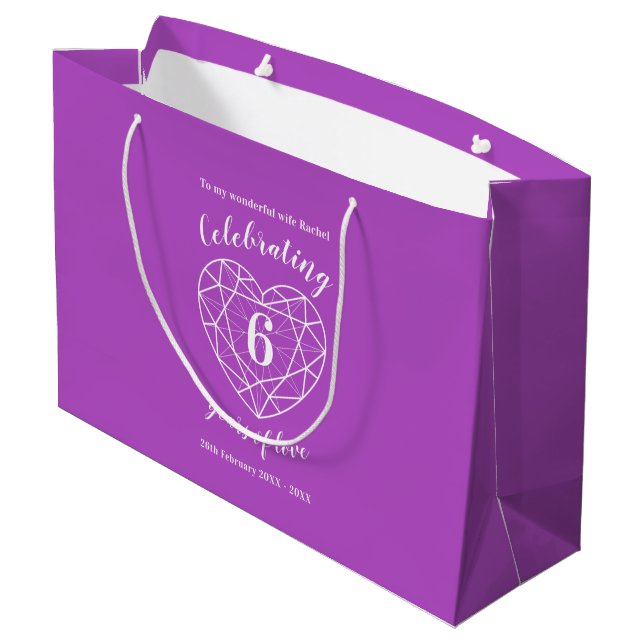 Amethyst lila Jubiläum 6 Jahre personalisiert Große Geschenktüte (Rückseite Schrägansicht)