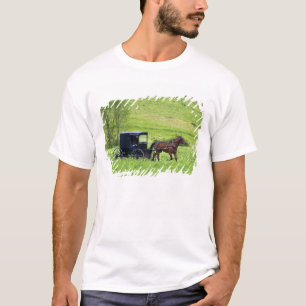 Amische Pferdekutsche nahe Berlin, Ohio. T-Shirt