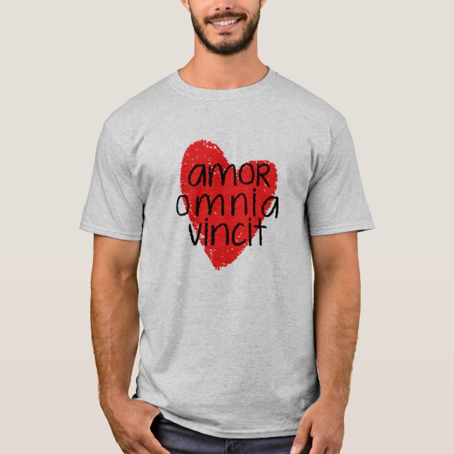 Amor Omnia Vincit (Liebe erobert alle) T - Shirt (Vorderseite)
