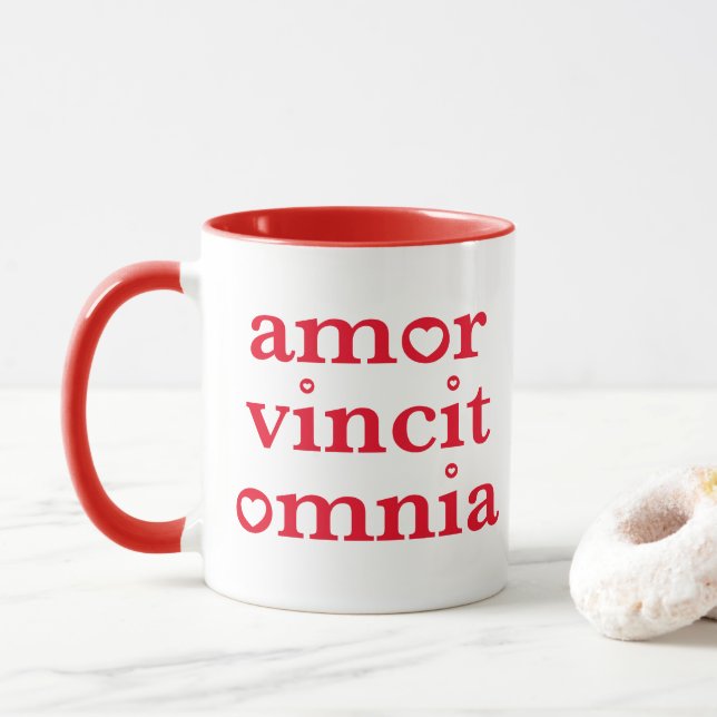 Amor Vincit Omnia - lateinisches Zitat Tasse (Mit Donut)