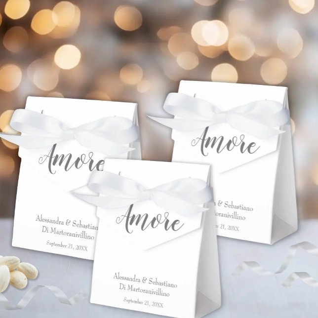 Amore Italian Geschenkschachtel (Amore Script White Tent Favor Boxes for Italian Wedding, Engagement, or Anniversary)