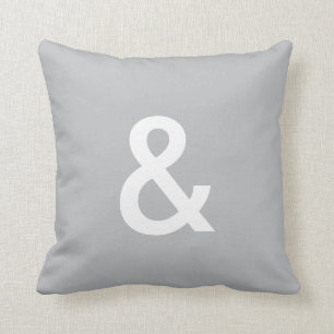 & (Ampersand) Knopfkissen, Grau & Weiß Kissen