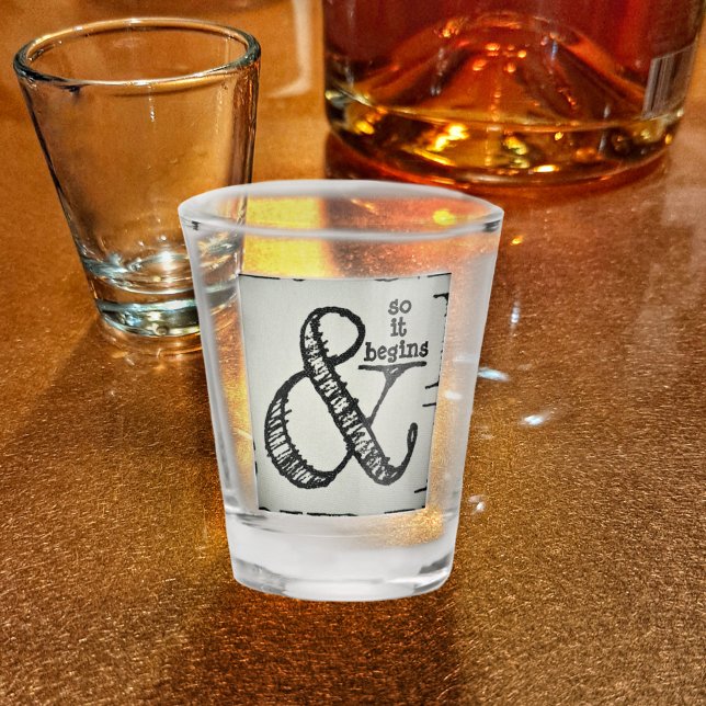 Ampersand-Symbol und so beginnt es Spaß Schnapsglas (Von Creator hochgeladen)