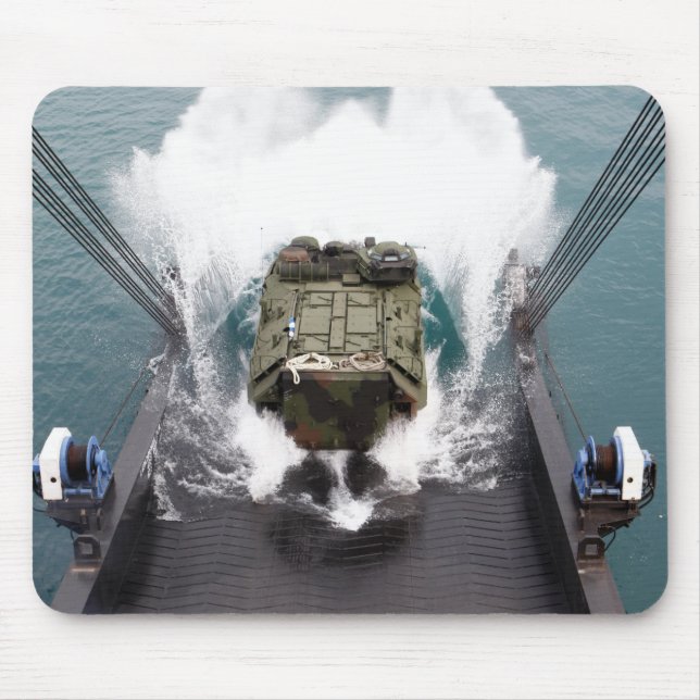Amphibische Angriffsfahrzeuge gehen vom USNS aus Mousepad (Vorne)