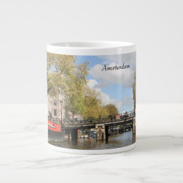 Amsterdam, Kanal, Brücke, Houseboat, Kirchenspitze Jumbo-Tasse