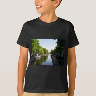 Amsterdam-Kanal mit Booten und Brücke T-Shirt