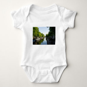 Amsterdam-Kanal mit Hausbooten Szenenreise Baby Strampler